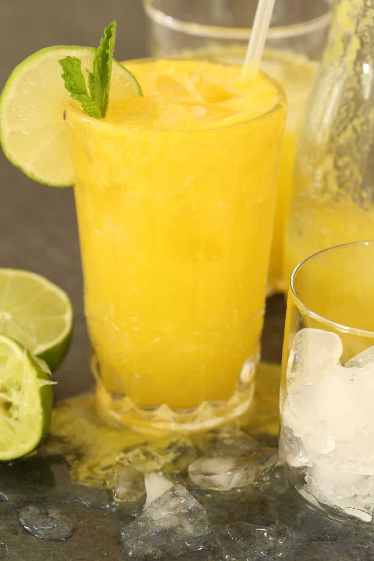 Fresh Pineapple Ginger Juice (Juicer or Blender) - Cook At Home Mom