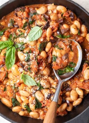 A cast iron skillet filled with Italian butter beans.