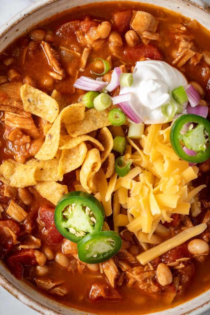 A bowl filled with white turkey chili.